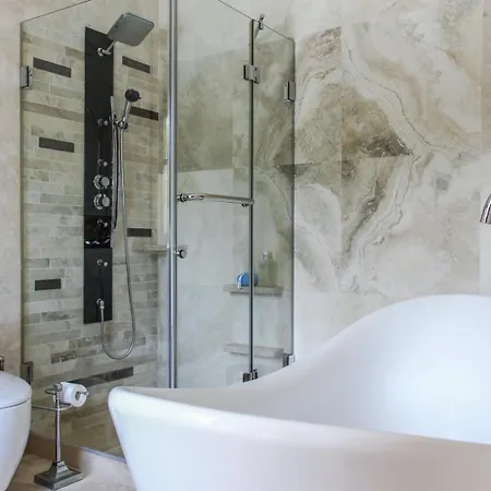 Jaccuzzi | Pool | Golf | Tennis | Boules Court Villa