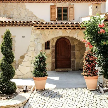 Jaccuzzi | Pool | Golf | Tennis | Boules Court * Entrevennes