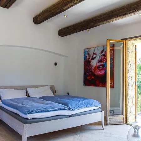 Jaccuzzi | Pool | Golf | Tennis | Boules Court