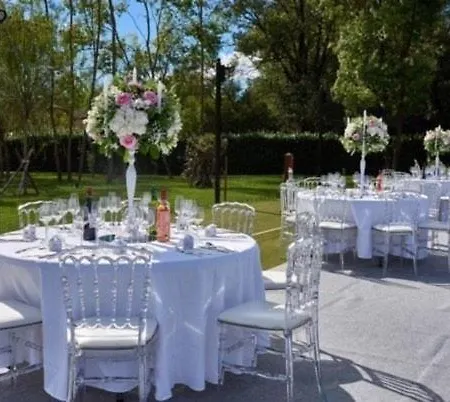 Jaccuzzi | Pool | Golf | Tennis | Boules Court *
